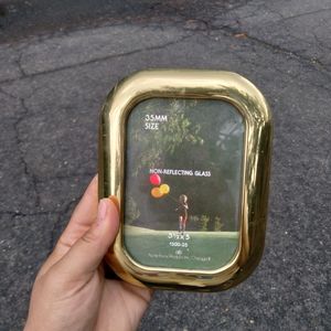 Vtg 80s 90s 3.5 by 5 inch golden color frame